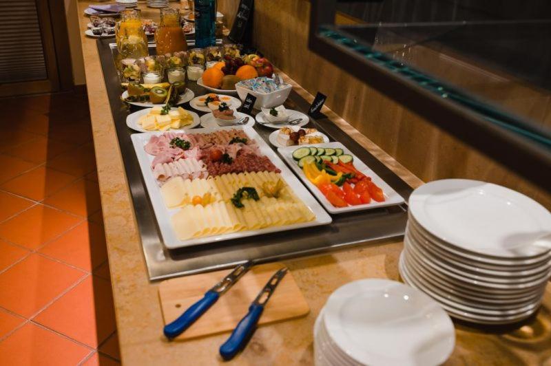 Hotel-Gasthof Weisses Ross シュヴァイク・バイ・ニュルンベルク エクステリア 写真