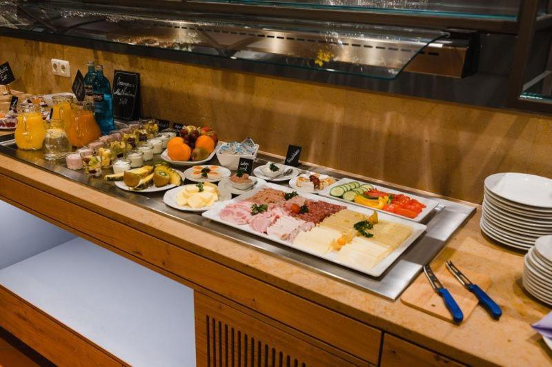 Hotel-Gasthof Weisses Ross シュヴァイク・バイ・ニュルンベルク エクステリア 写真