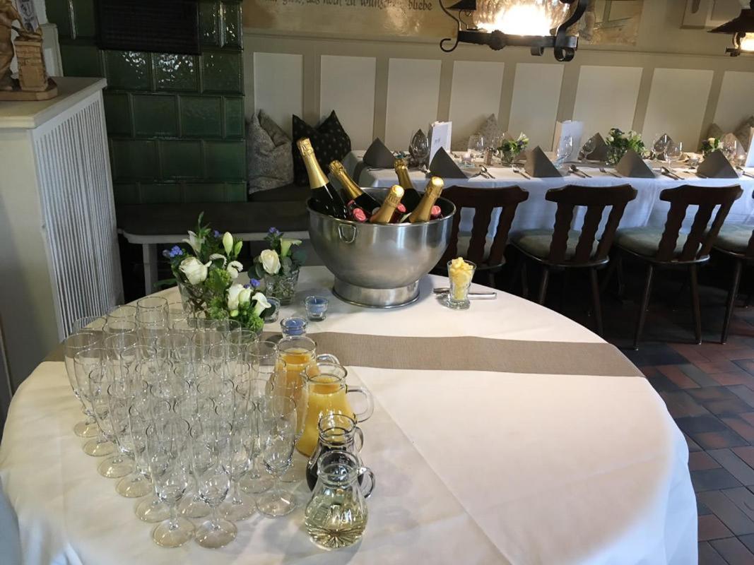 Hotel-Gasthof Weisses Ross シュヴァイク・バイ・ニュルンベルク エクステリア 写真