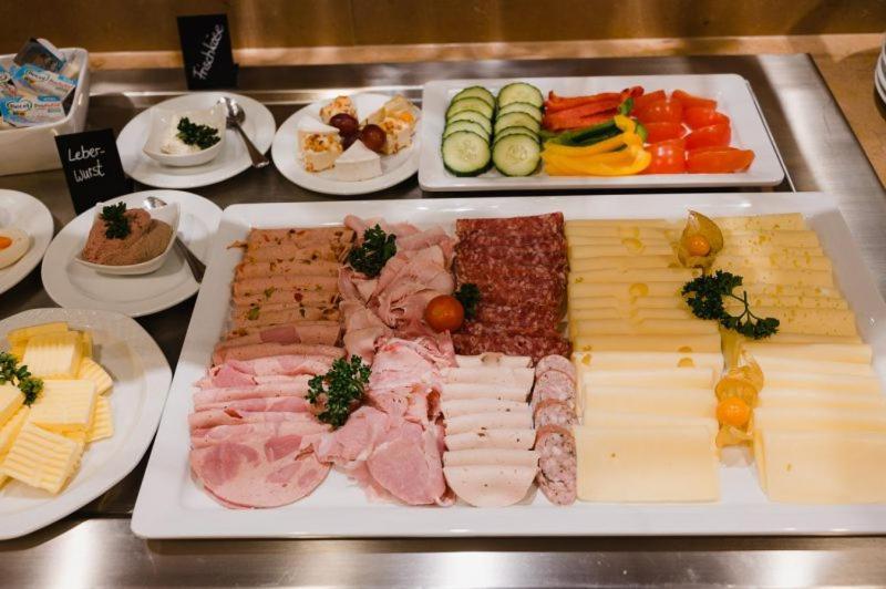 Hotel-Gasthof Weisses Ross シュヴァイク・バイ・ニュルンベルク エクステリア 写真