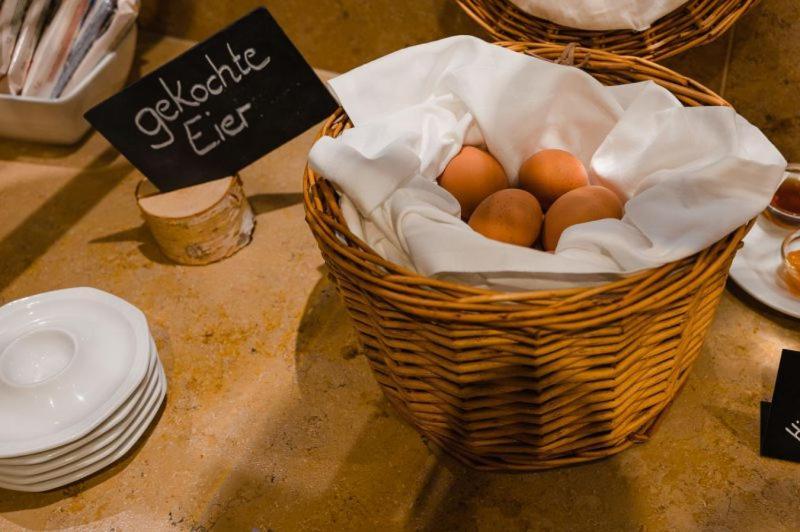 Hotel-Gasthof Weisses Ross シュヴァイク・バイ・ニュルンベルク エクステリア 写真