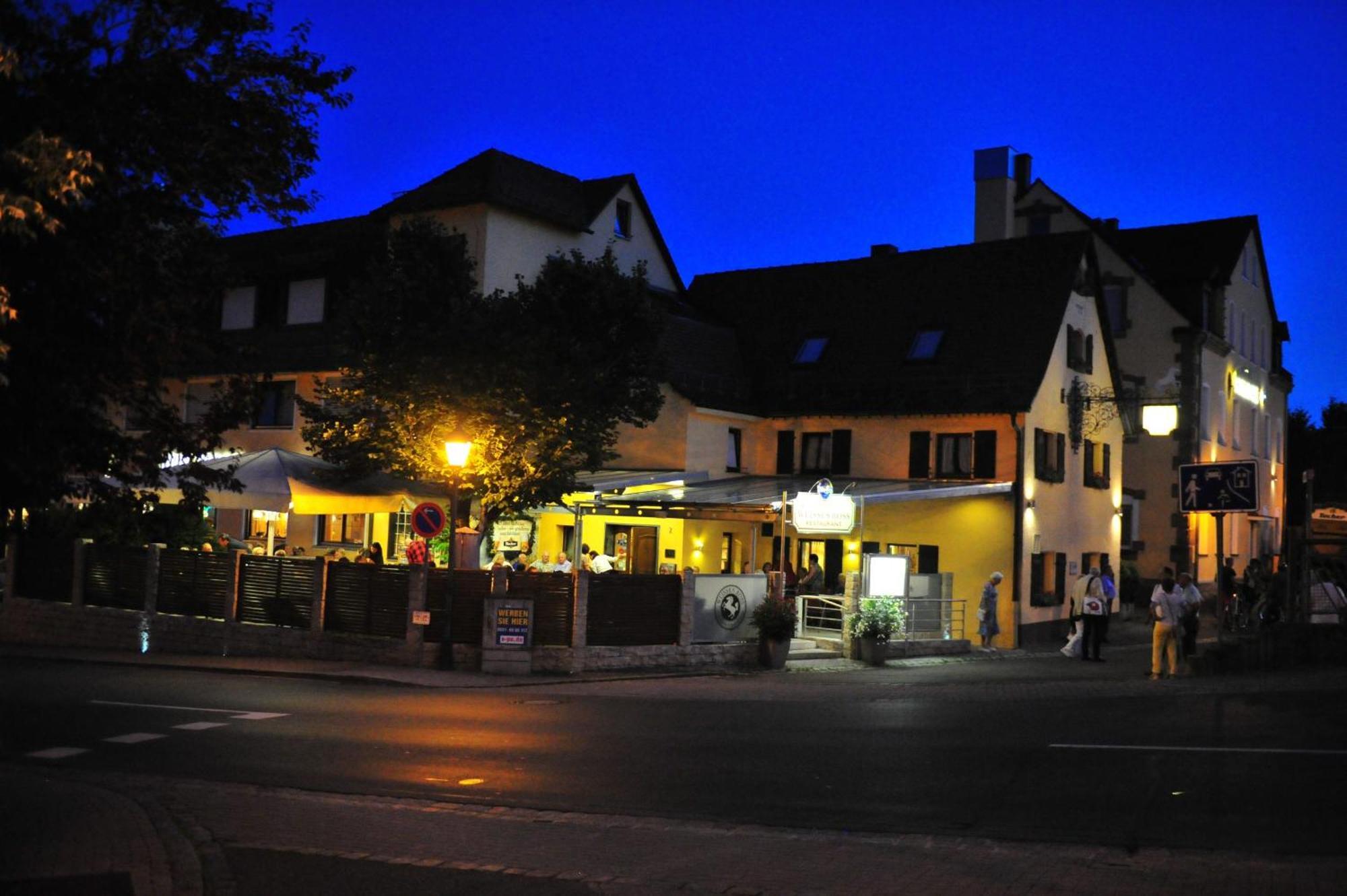 Hotel-Gasthof Weisses Ross シュヴァイク・バイ・ニュルンベルク エクステリア 写真