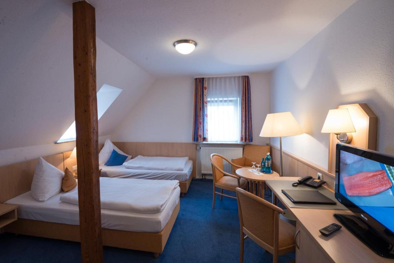 Hotel-Gasthof Weisses Ross シュヴァイク・バイ・ニュルンベルク エクステリア 写真