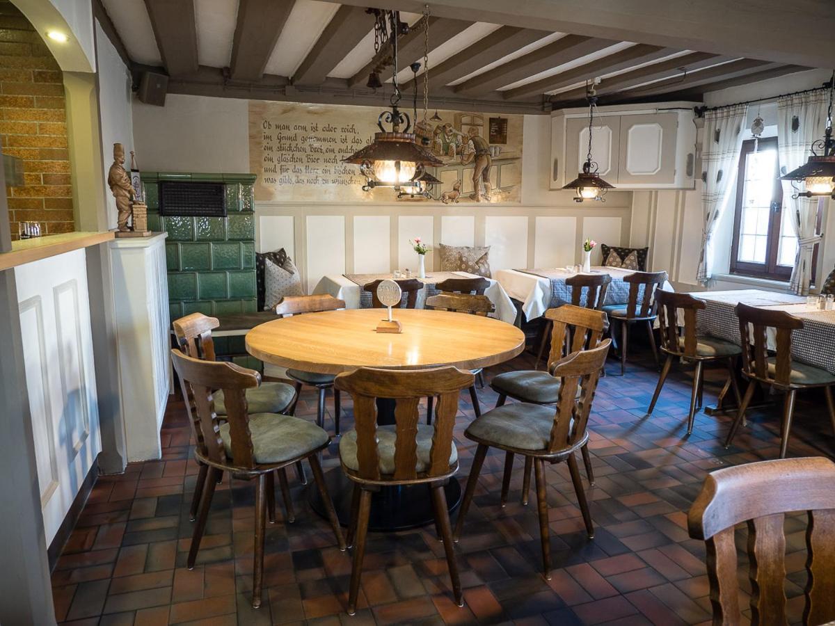 Hotel-Gasthof Weisses Ross シュヴァイク・バイ・ニュルンベルク エクステリア 写真